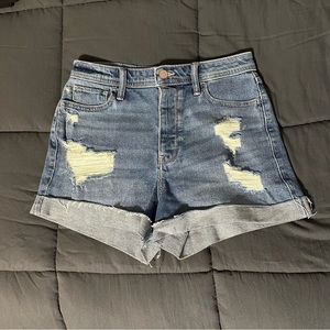 Hollister Ultra High Rise Mom Short 3”